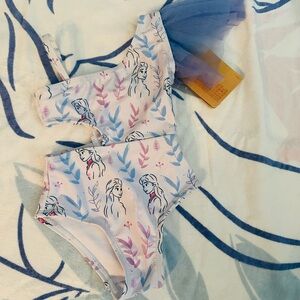 Disney Frozen - Elsa and Anna - swimsuit and towel